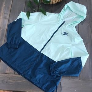 Nike Woman’s Windbreaker